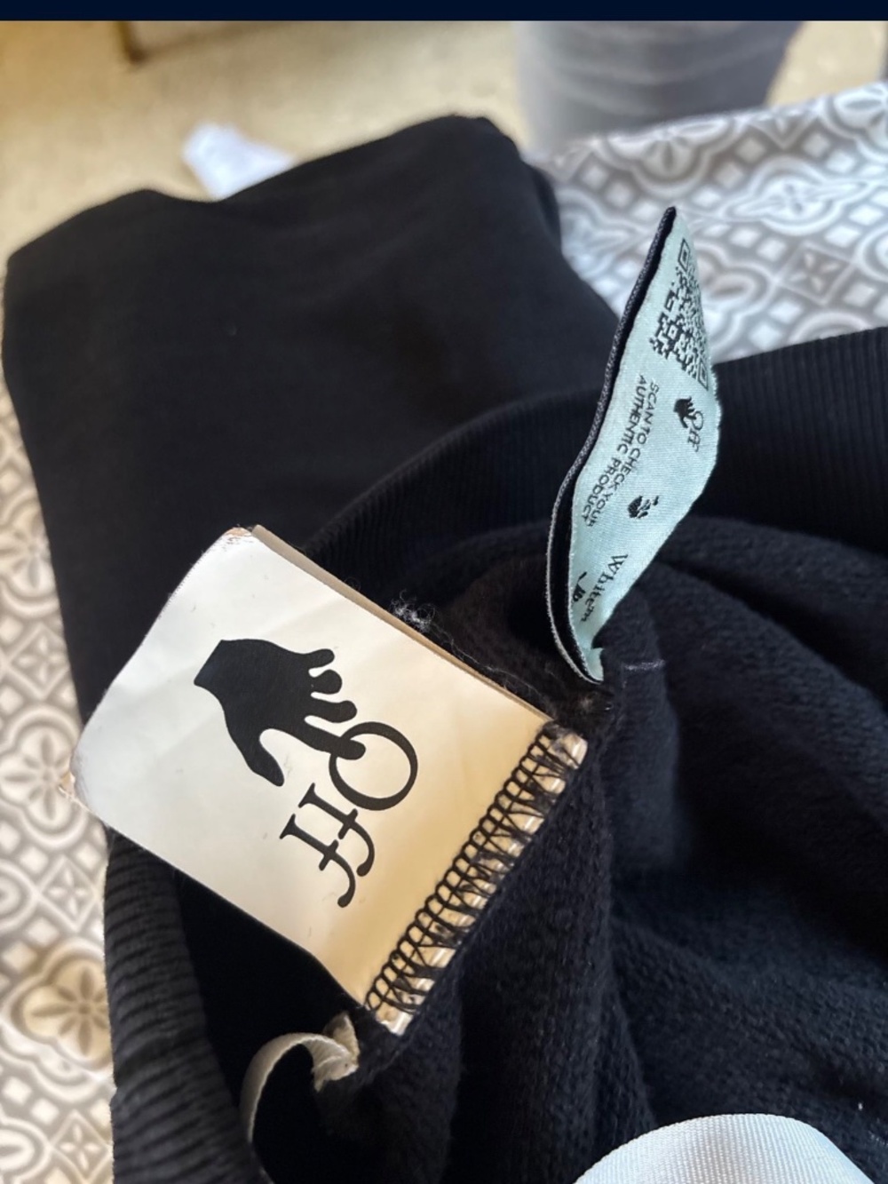 Off White pullover - Picture 2 of 3